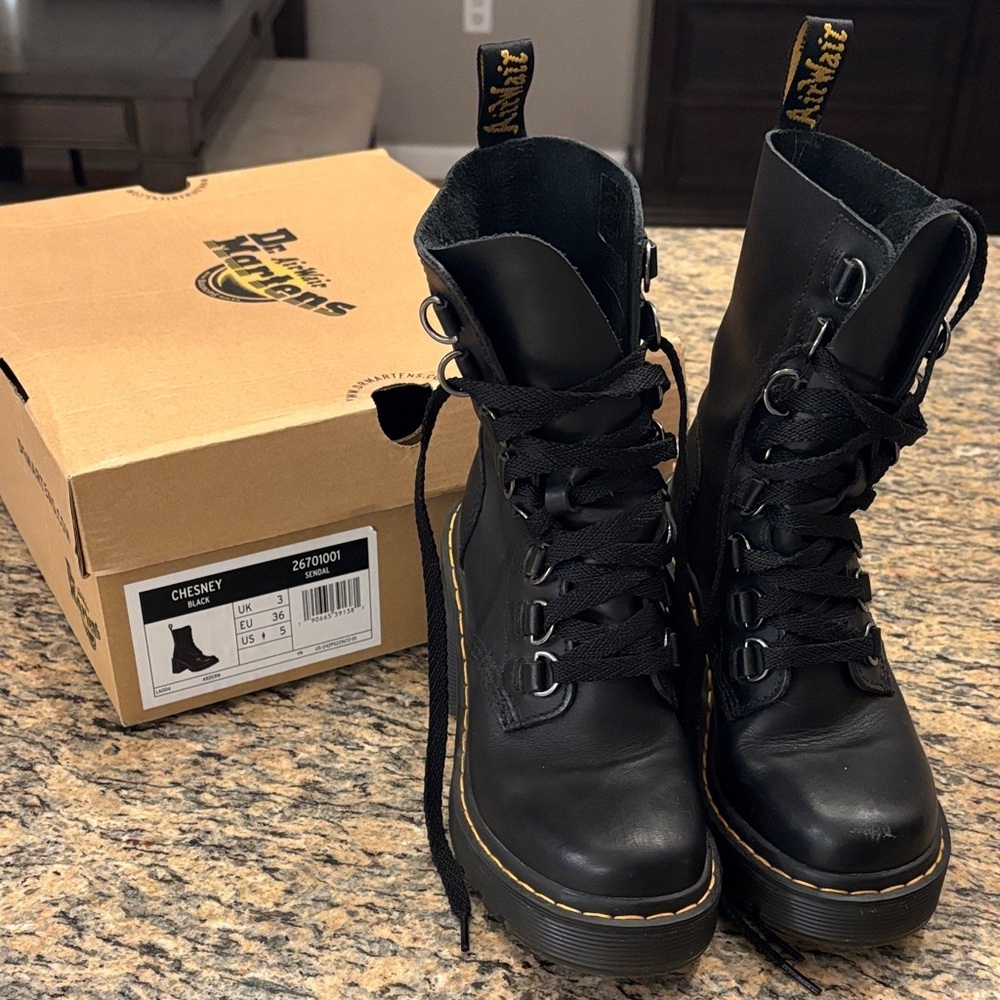 Dr. Martens Chesney Black Sendel Leather Platform Lace Up Boots US 5 EU 36